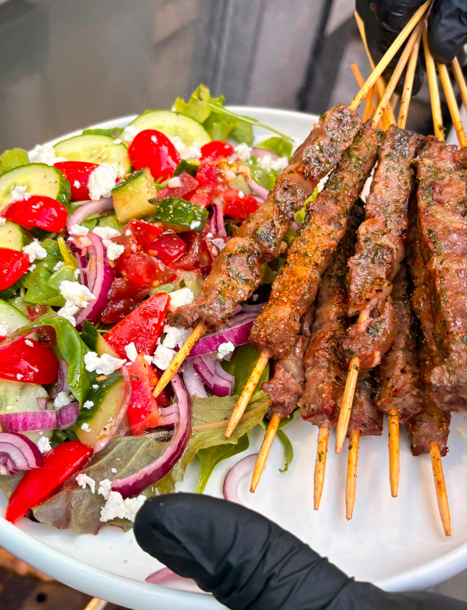 Assiette arrosticini & salade grecque